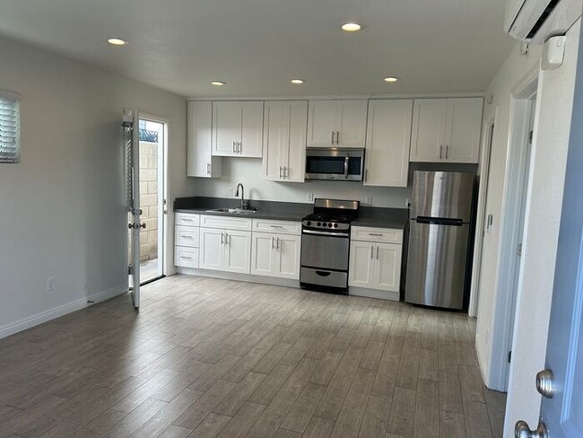 Building Photo - FANTASTIC 1BD 1BA FOR LEASE!