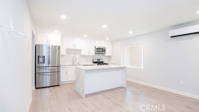 Photo - 12558 Vanowen St