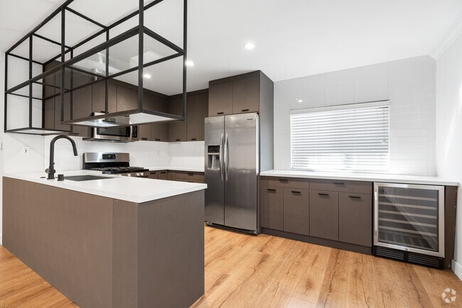 Building Photo - 5941 Comey Ave Unit 3 Rental