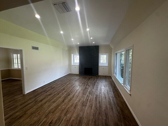 Photo - 2151 N Altadena Dr