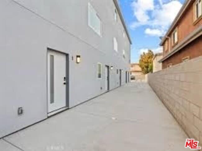 Photo - 14759 Friar St