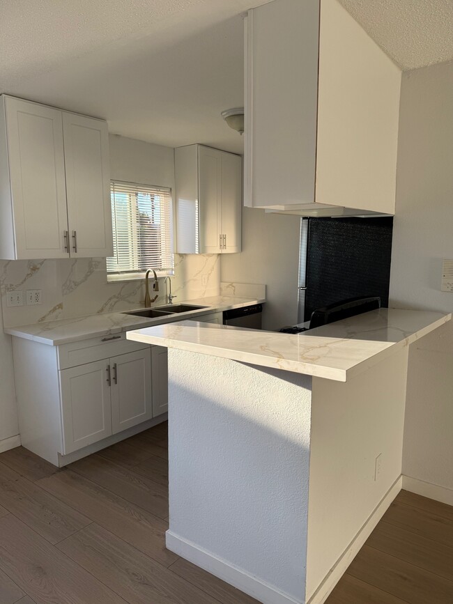 Photo - 14141 Erwin St