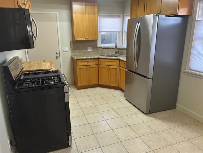 Kitchen: granite and butcher block counters - 2021 Ocean Park Blvd Unit Front