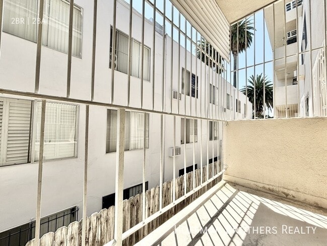 Photo - 1786 N Sycamore Ave Unit 111