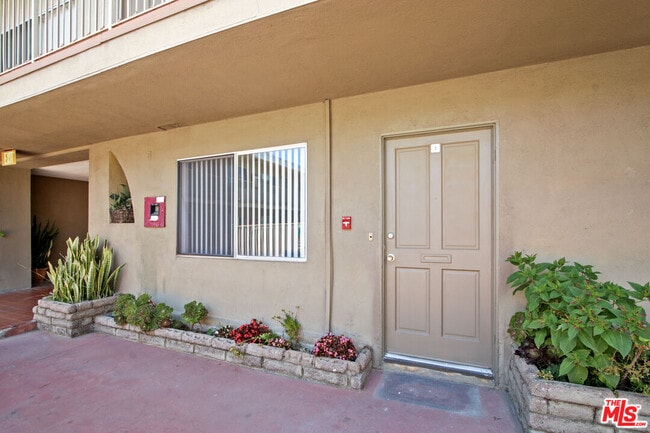 Photo - 14108 Doty Ave