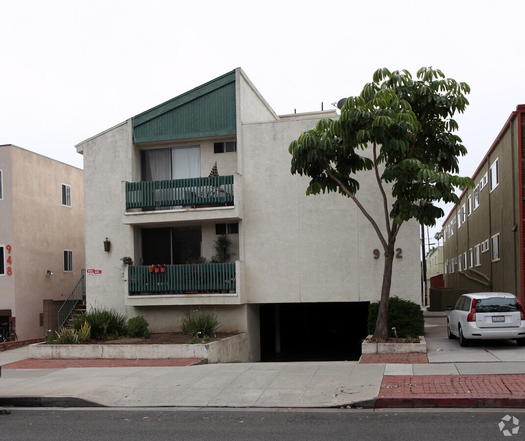 Primary Photo - 942 7th St Apartments