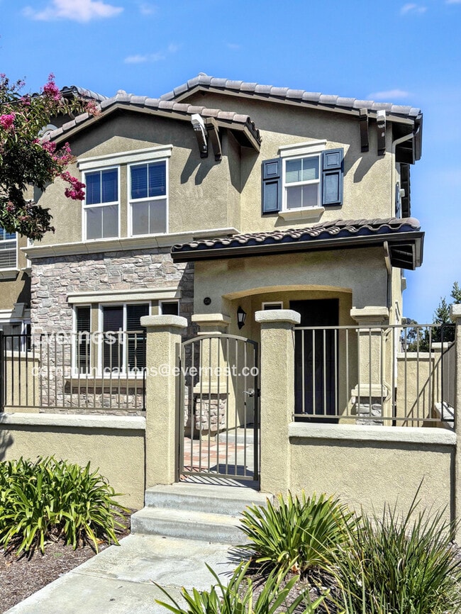 Building Photo - 10435 Whitcomb Way Rental