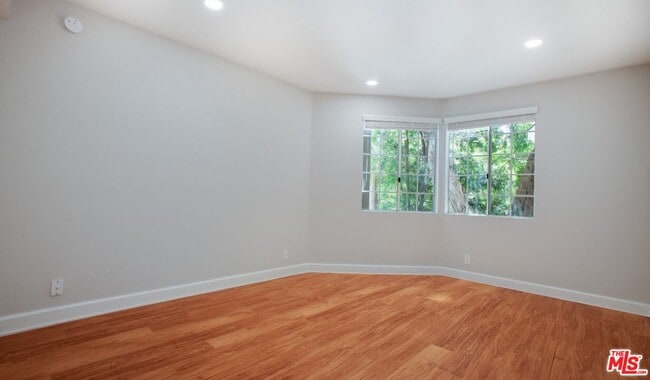 Photo - 1401 Ambassador St