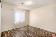 Photo - 550 E Ave H 14