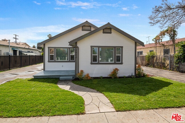 Photo - 2920 Alsace Ave