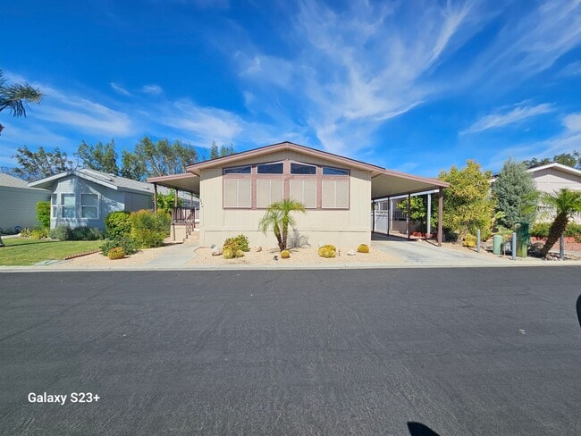 Building Photo - 15300 Palm Dr