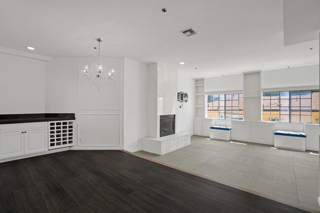 Photo - 850 N Poinsettia Pl