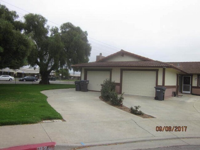 Building Photo - 926 Oleander St