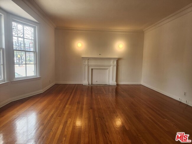 Building Photo - 3330-3330 5th St Unit 1