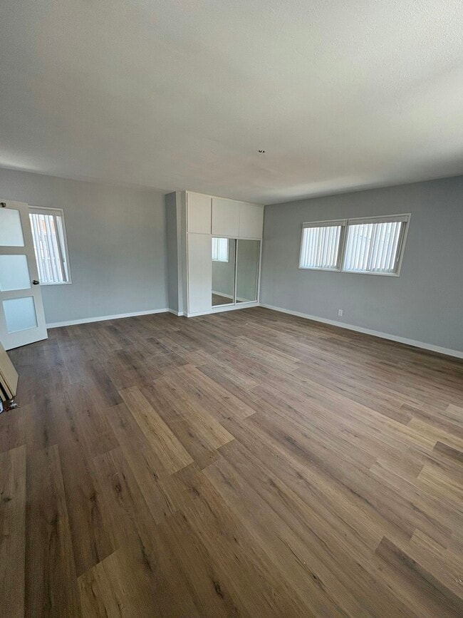 Photo - 7944 Comstock Ave