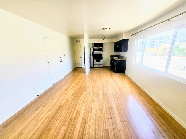 Photo - 843 S Ardmore Ave Unit 303