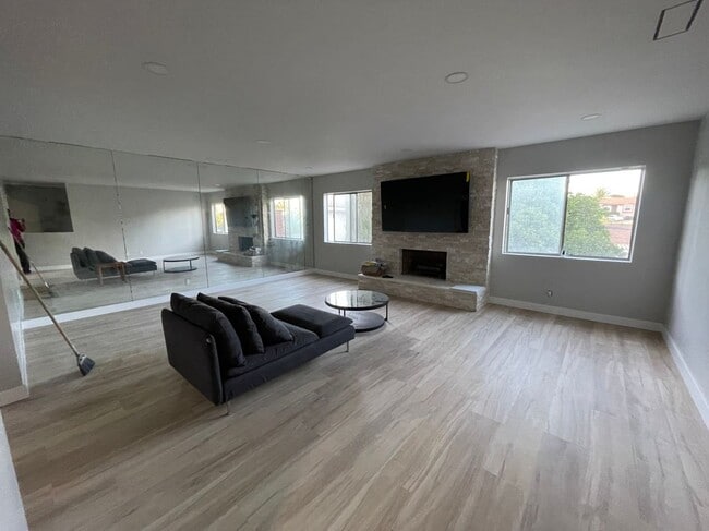 Photo - 1237 W 124th St