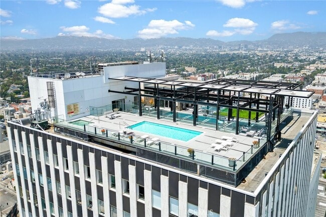 Building Photo - 3810 Wilshire Blvd Unit 303