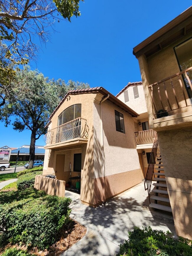 Building Photo - Upper Unit 108 Rental