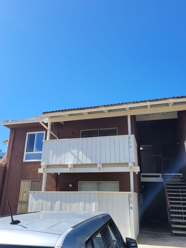 Photo - Peppertree Ventura Upper level 2+1 Condo w... Unit 715