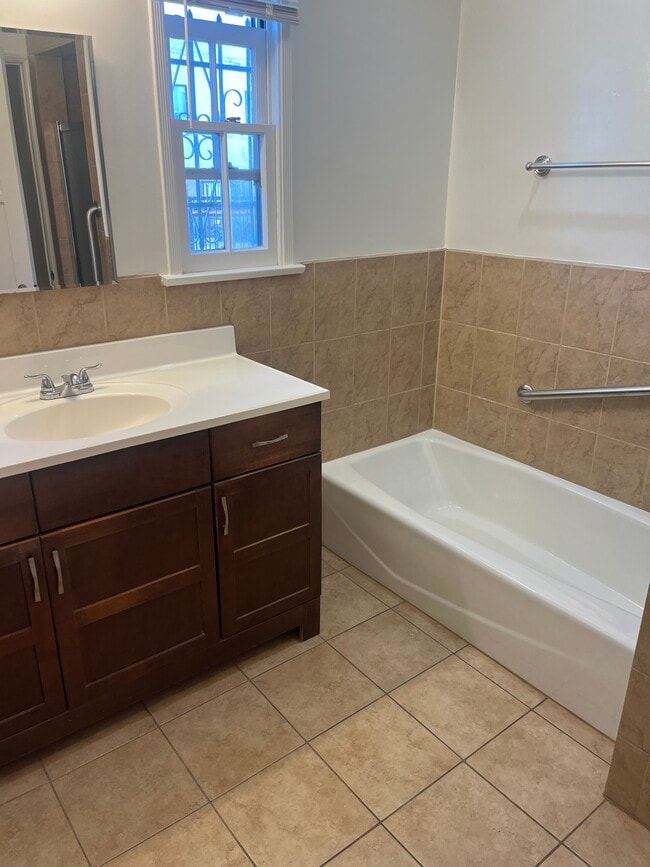 Photo - 231 S Poinsettia Pl Unit 231