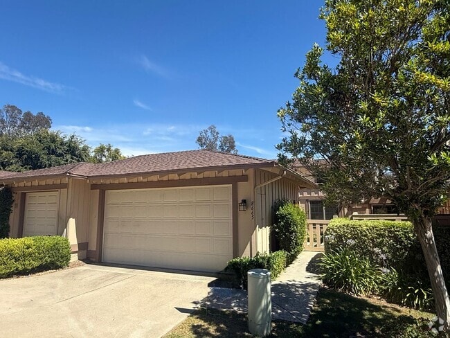 Building Photo - Amazing 2B/2BA Home in Escondido Available...