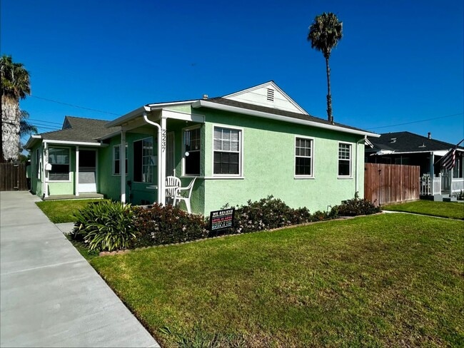 Building Photo - 2239 Clark Ave Unit 2239 Clark Avenue