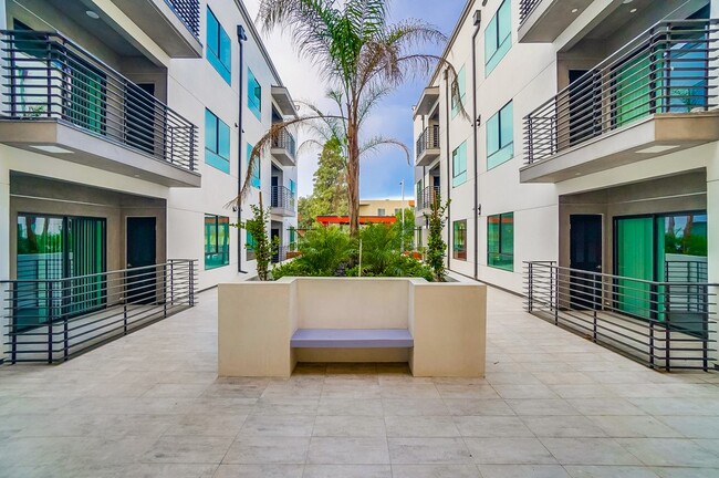 Photo - 8600 Glenoaks Blvd