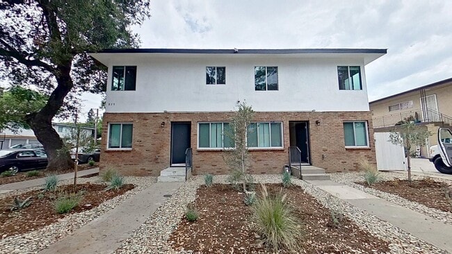 Building Photo - 829 N Garfield St