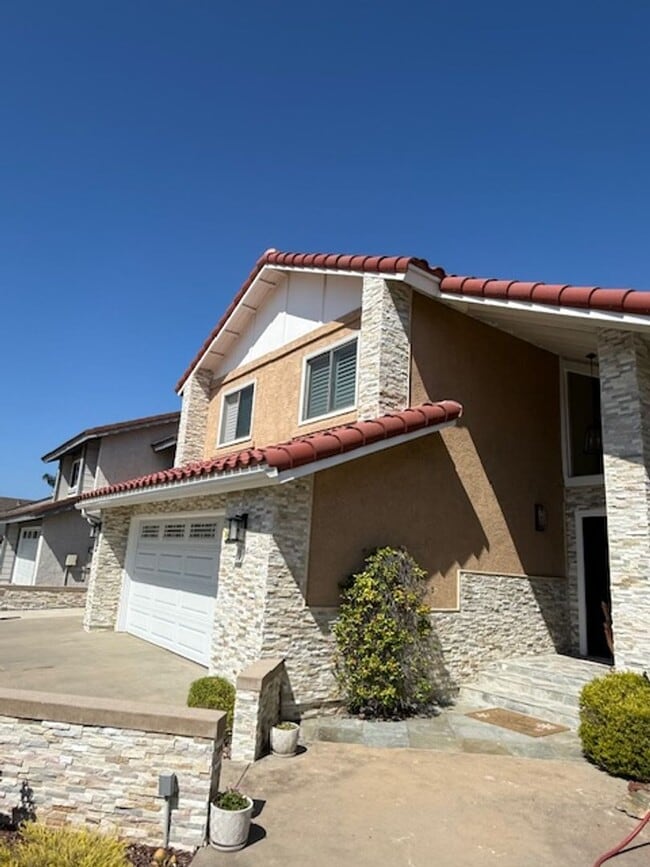 Photo - 5 bedroom home in Huntington Beach