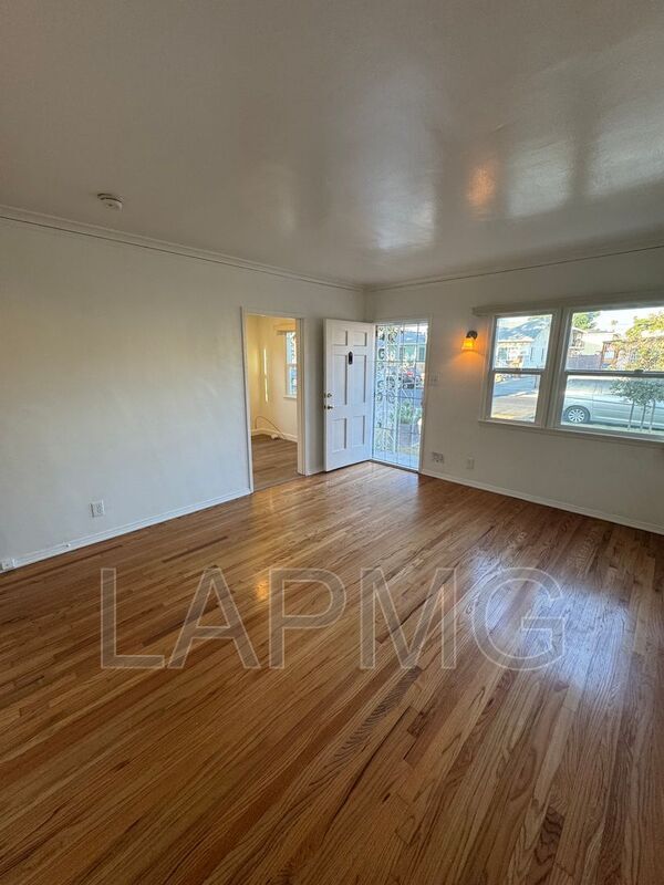 Building Photo - 3531 12th Ave Rental