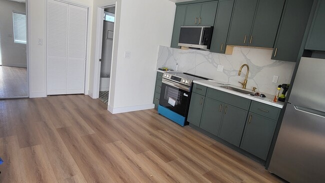 Building Photo - 10832 1/2 Odell Ave