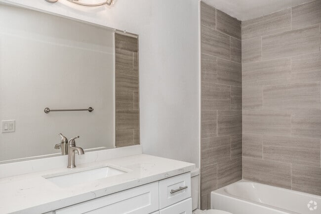 1BR, 1BA - 745-775 SF - The Alexio