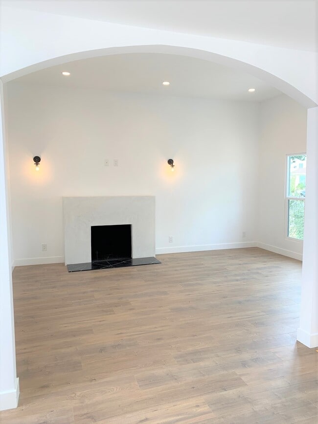 Photo - 3424 Edgehill Dr Unit 3424