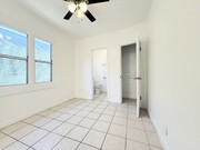 Photo - 727 E 81st St