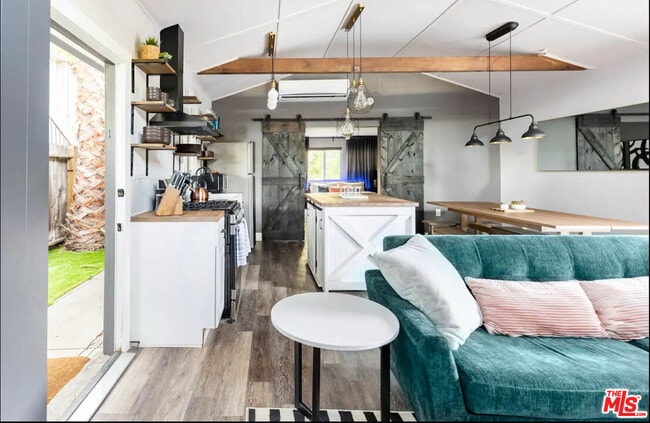 Photo - 6512 Coldwater Canyon Ave