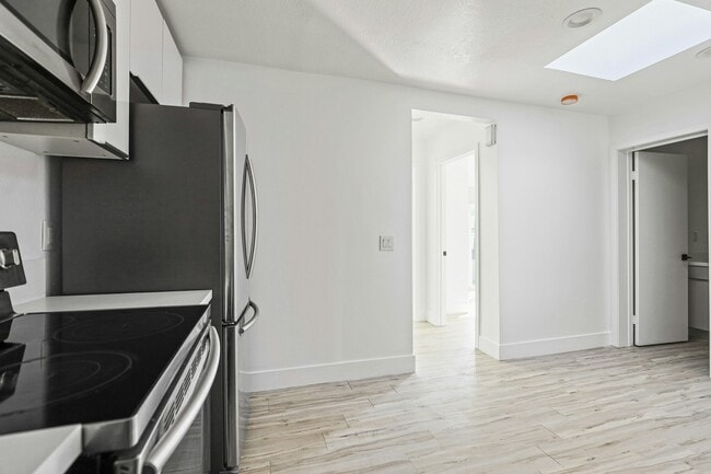 Photo - 850 N Van Ness Ave Unit 2