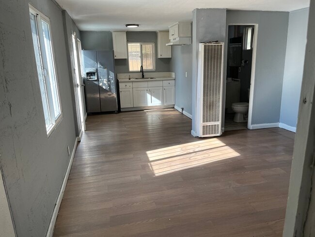 Building Photo - 5931 Denver Ave