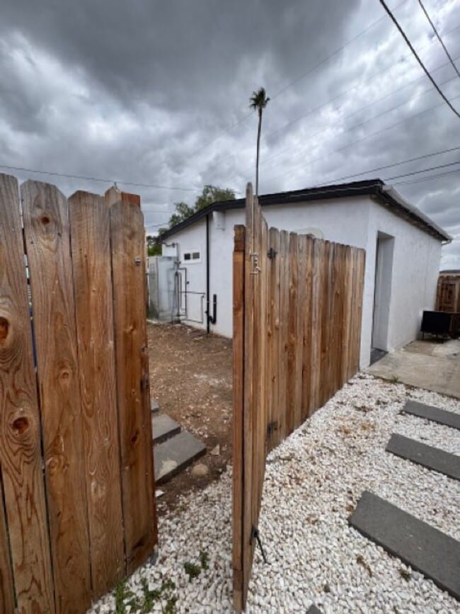 Photo - 2813-15 46th St Unit 2815 B 46th Street