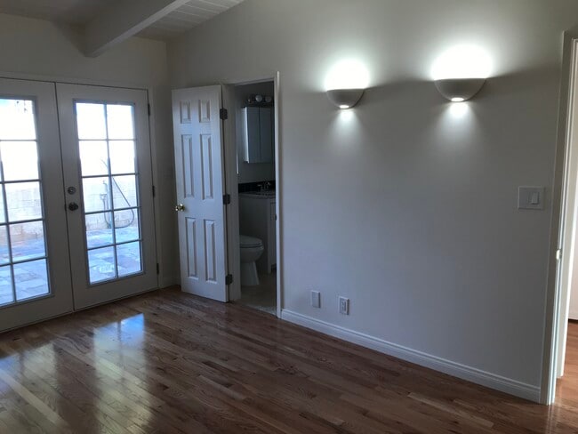 M Bedroom - 1815 N Beverly Glen Blvd