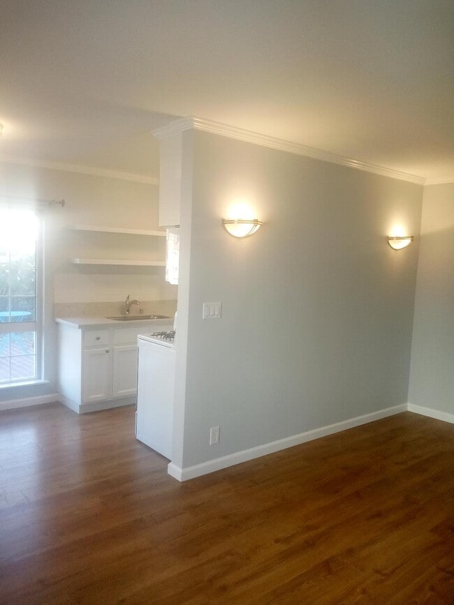 Photo - 1357 Edgecliffe Dr Unit #1