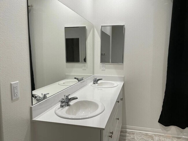 Photo - Elegant 7-Bedroom Retreat with Modern Upgr...