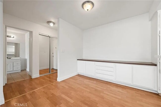 Building Photo - 278 N Wilshire Ave