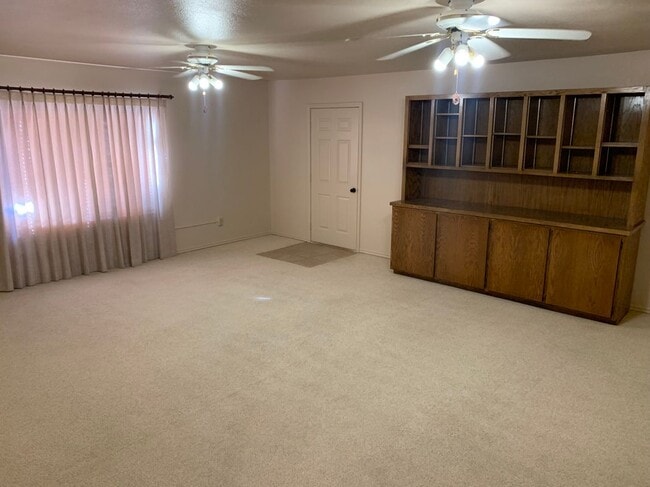 Photo - 7555 Victoria Ave