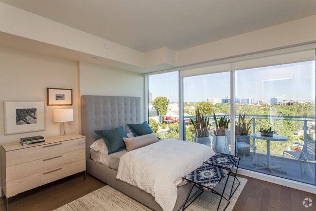 1 BR, 1 BA - 762 SF - Palisade at Westfield UTC