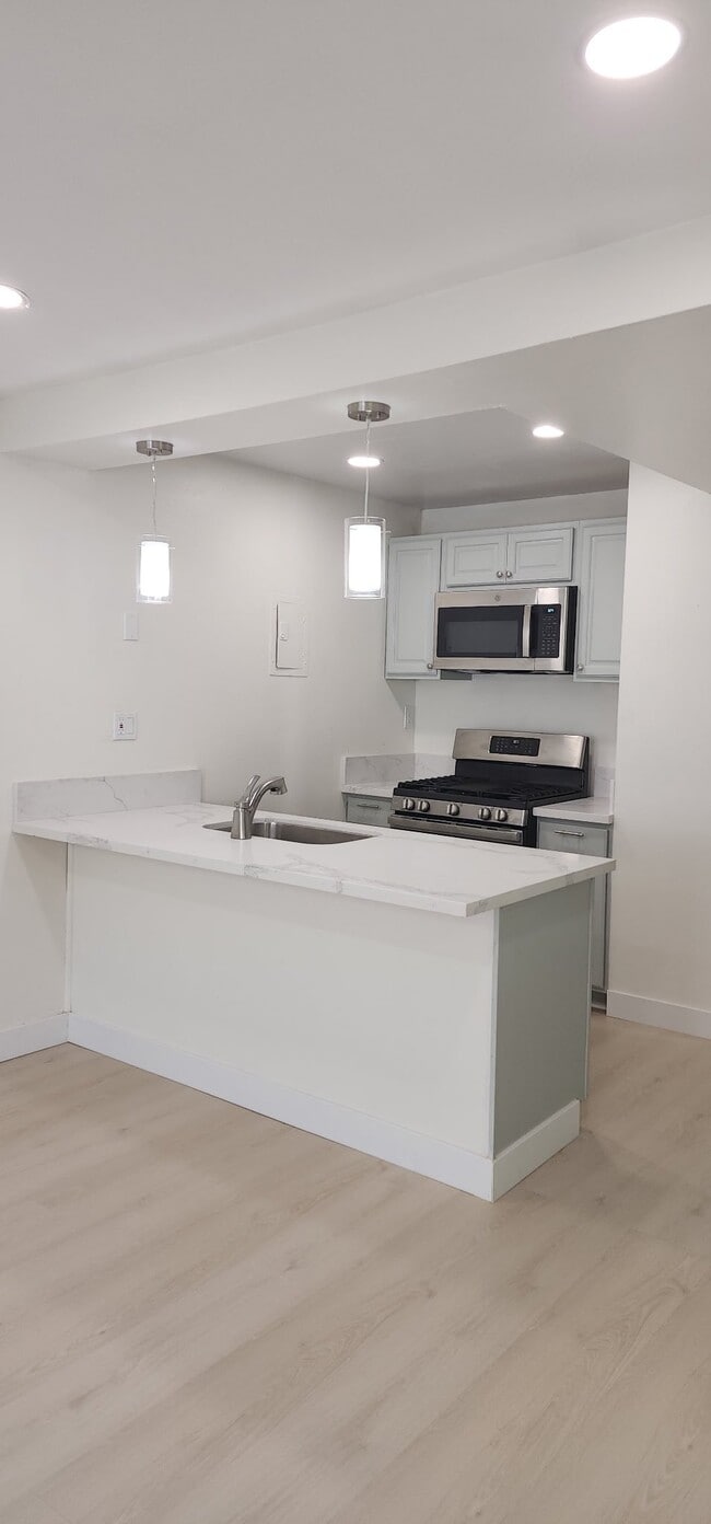 Building Photo - 2255 Cahuilla St Unit 124