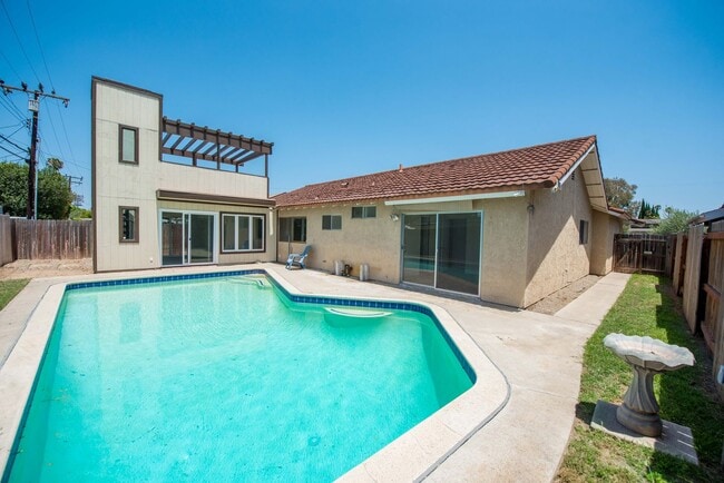 Building Photo - COSTA MESA: 3 Bedroom Single Story Home with a Pool