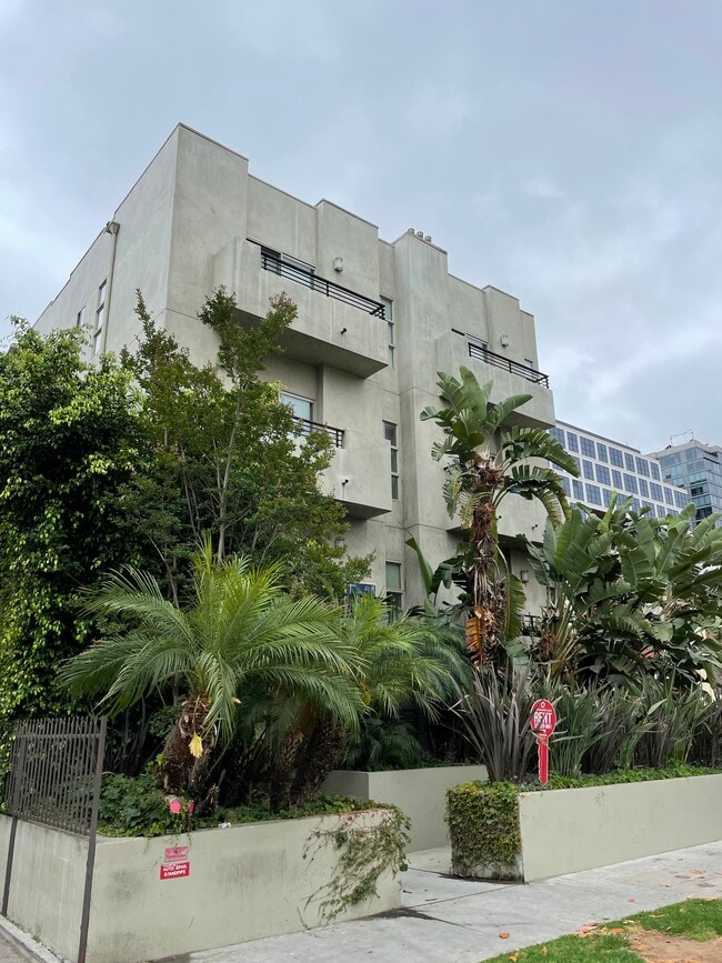 Photo - 5842 Harold Way Unit 302