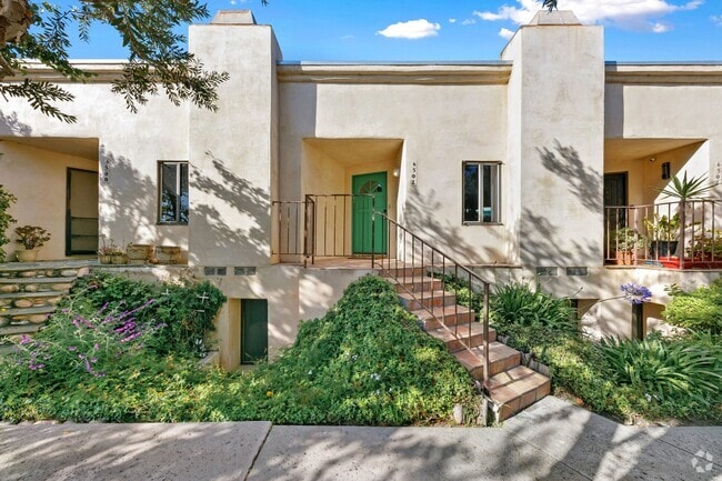 Building Photo - 6502 Dume Dr Rental