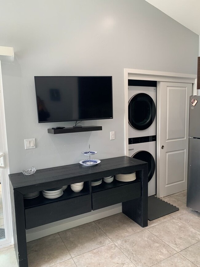 Photo - FURNISHED 2+ 2 Cottage - Downtown Ventura Unit 1217 Poli St